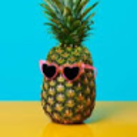 Profile Picture of Catherine Hutzel (@catherinehutzel) on Poshmark
