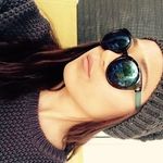 Profile Picture of April Huff (@delvibethl) on Instagram