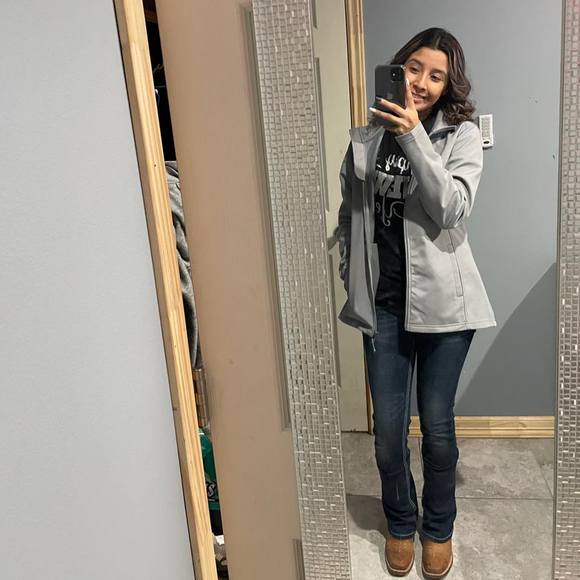 Profile Picture of Itzel Garcia (@itzelgarcia667) on Poshmark