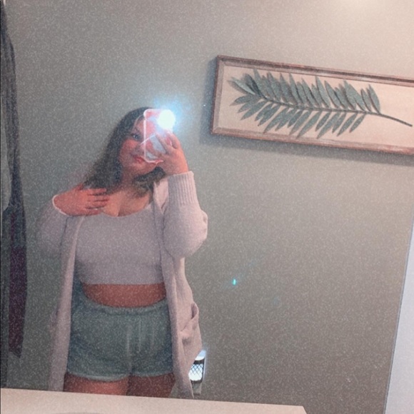 Profile Picture of Kelsey Hickenbottom (@kelseyhickenbot) on Poshmark