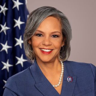 Profile Picture of Robin Kelly (@reprobinkelly) on Instagram