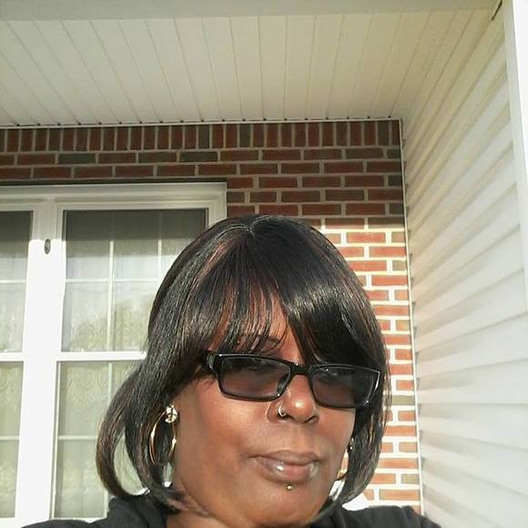 Profile Picture of Dee dee Roberts (@deidra99) on Poshmark