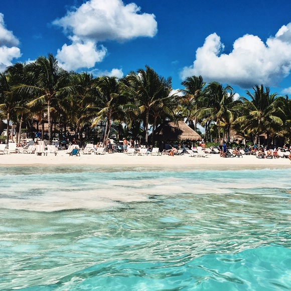 Profile Picture of Grace Pomfred (@graceeliz1996) on Poshmark