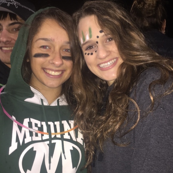 Profile Picture of Leah Fenick (@leah161) on Poshmark