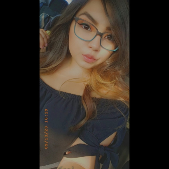 Profile Picture of Aryana Negrette (@aryana_n) on Poshmark