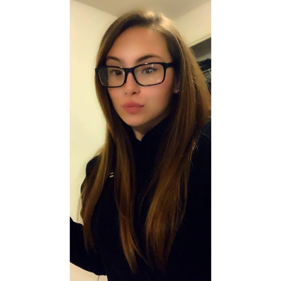 Profile Picture of Jackie Manuele (@jackinthebox_) on Poshmark