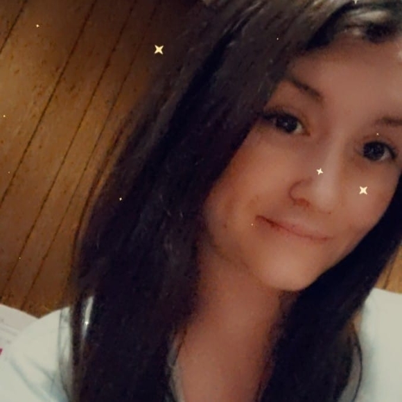 Profile Picture of Shawna Adell (@shawnaadell) on Poshmark