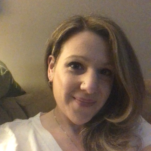 Profile Picture of Gina Nemchick (@gnem85) on Poshmark