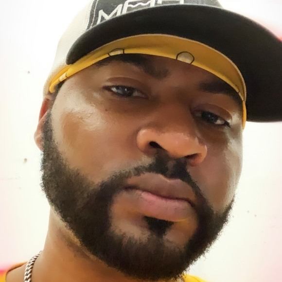 Profile Picture of Darryl Carr (@dewayne791327) on Poshmark