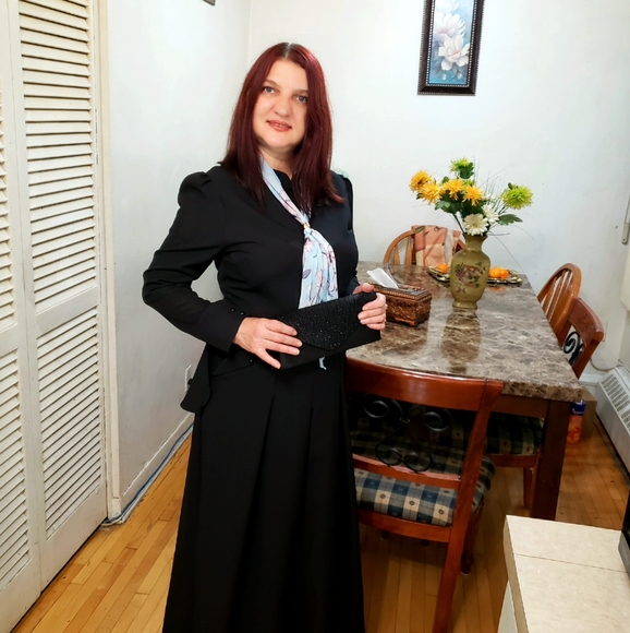 Profile Picture of Rose-marie Stefanescu (@rosea_amer) on Poshmark