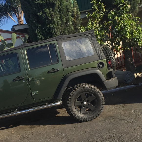 Profile Picture of Alice Gomes (@aliceeeeg) on Poshmark