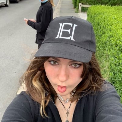 Profile Picture of Alice Carpentier (@alicecarpenti13) on Twitter
