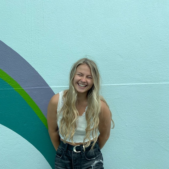 Profile Picture of Ashlyn Daugherty (@ashlynrenee01) on Poshmark