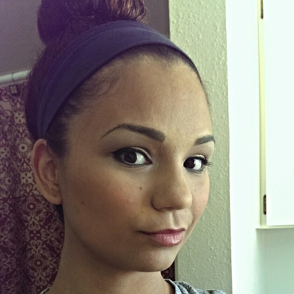 Profile Picture of Nichole Post (@mommapost) on Poshmark