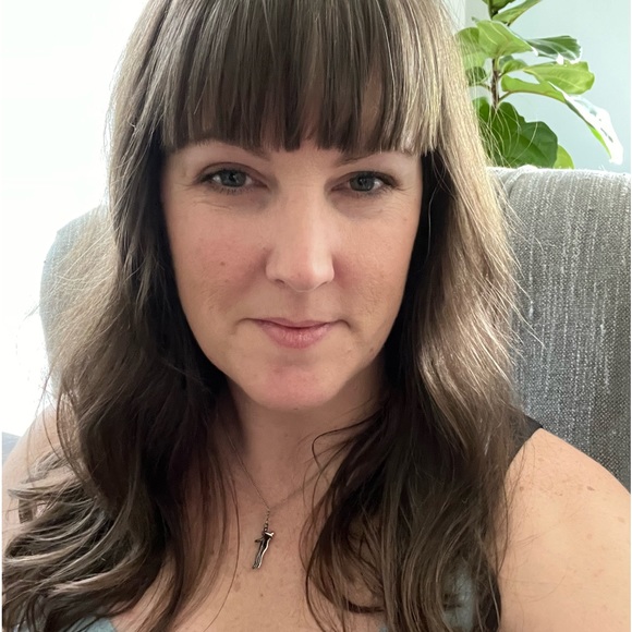 Profile Picture of Krista Vincent (@bouncehappy) on Poshmark