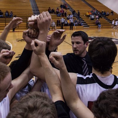 Profile Picture of Stu Mullins (@Coach_Mulnlsi) on Twitter