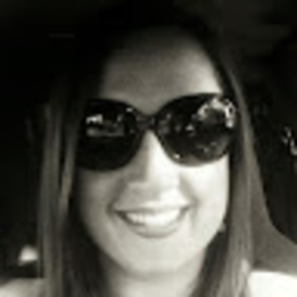 Profile Picture of Amanda Enright (@4littlesmiles) on Poshmark