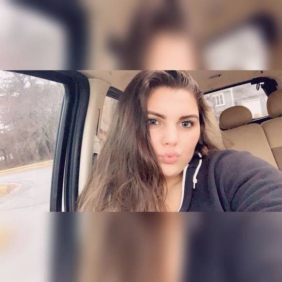 Profile Picture of Carolyn Chaplic (@ccchaplic) on Poshmark