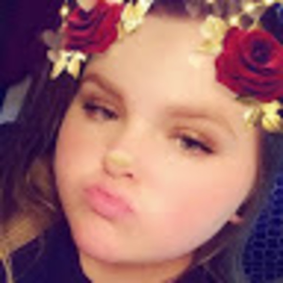 Profile Picture of Jessie Knutter (@jessieknutter) on Poshmark
