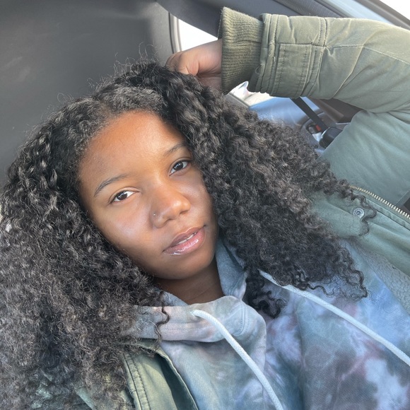 Profile Picture of Jamelah Thomas (@jamelahthomas) on Poshmark