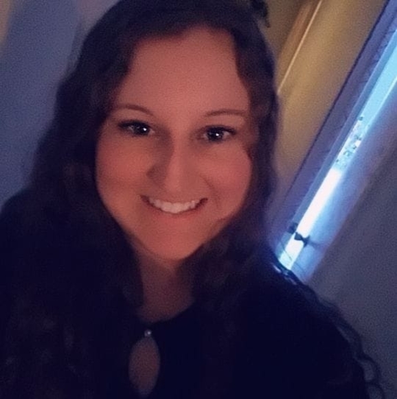 Profile Picture of Kristi Raughton (@karaughton) on Poshmark