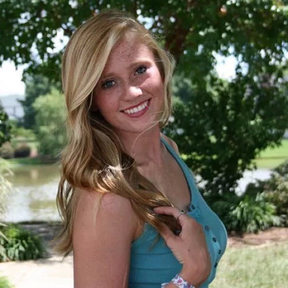 Profile Picture of Hannah Hoggarth (@hannahehogg) on Poshmark