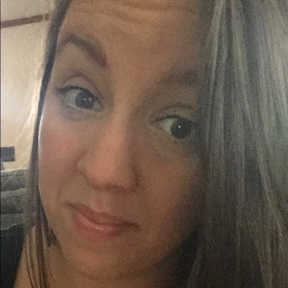 Profile Picture of Fallon Doyle (@fallon_23) on Poshmark