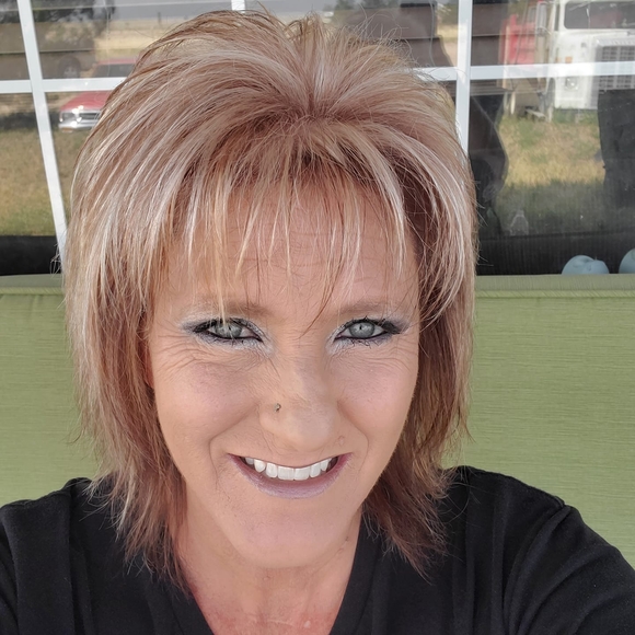 Profile Picture of Sharna Mcleskey (@sharnamcleskey) on Poshmark