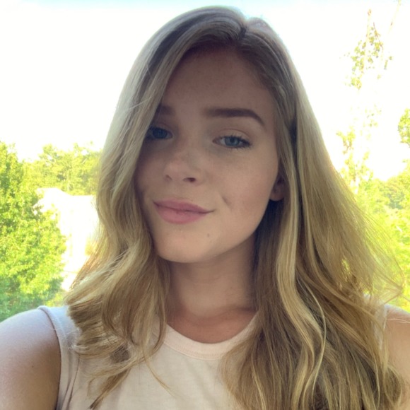 Profile Picture of Gabrielle Ballotta (@g_lex) on Poshmark