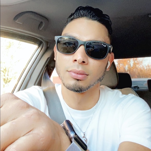 Profile Picture of Kelvinson Tavarez (@kelvinson24) on Poshmark