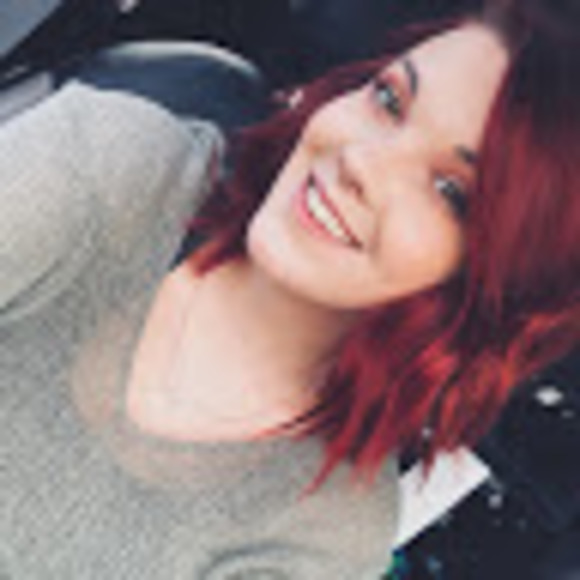 Profile Picture of Teddi Curtis (@teddicurtis5115) on Poshmark