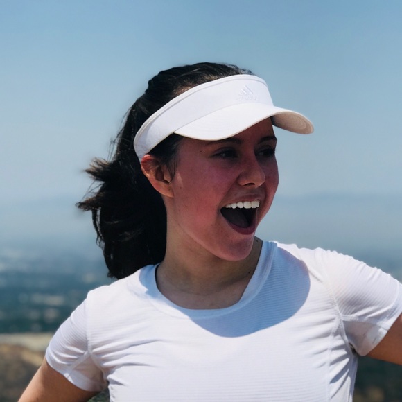 Profile Picture of Nicole Dautel (@nicoledautel) on Poshmark