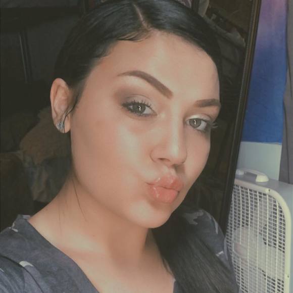 Profile Picture of Tori Grant (@torigrant25) on Poshmark