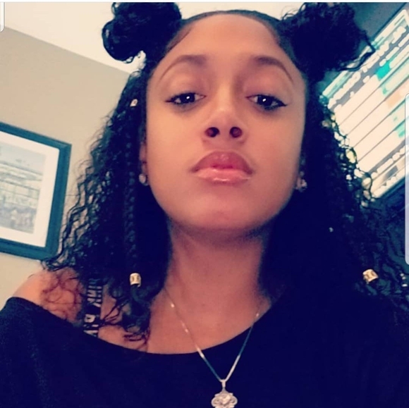 Profile Picture of Fiona Wysingle (@fitz87) on Poshmark