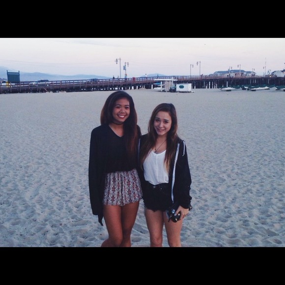 Profile Picture of Andi Andi (@huhhhhhhhhhhh) on Poshmark