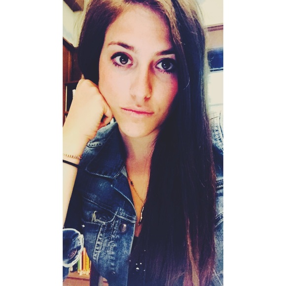 Profile Picture of Alex Giuliani (@alexgiuls) on Poshmark