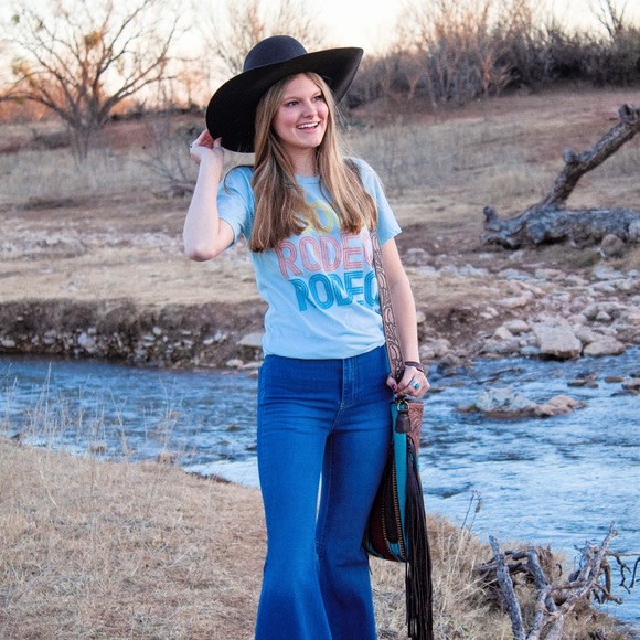 Profile Picture of Rachel Niehues (@rniehues) on Poshmark