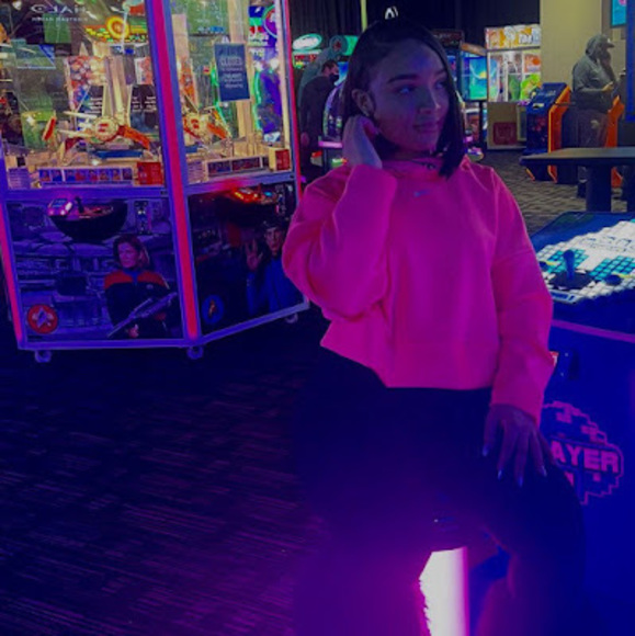 Profile Picture of Kai Blake (@kaitharula_) on Poshmark