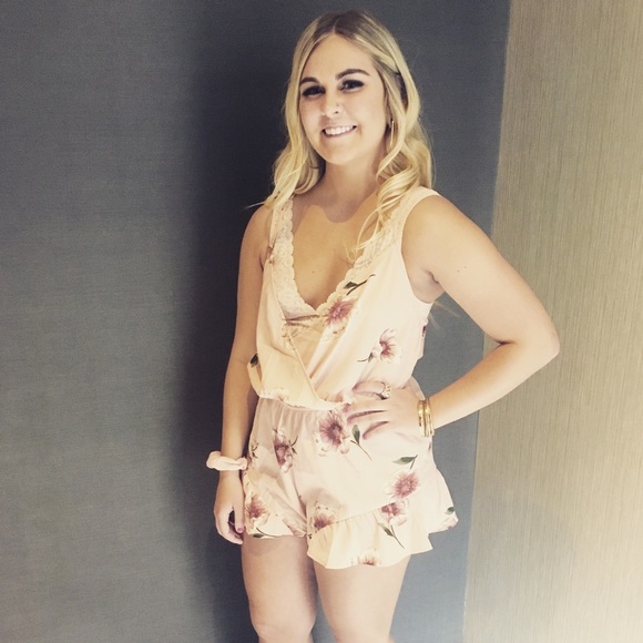 Profile Picture of Krista Motzko (@kjmotzko) on Poshmark