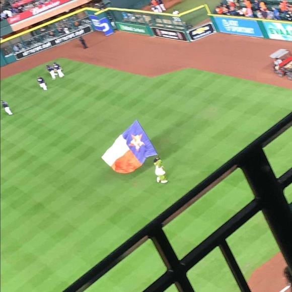 Profile Picture of Antonio Guzman (@antonioguzmant) on Poshmark