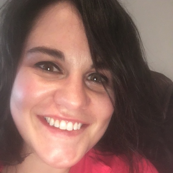 Profile Picture of Lisa Hiskey (@sweetcorn4) on Poshmark