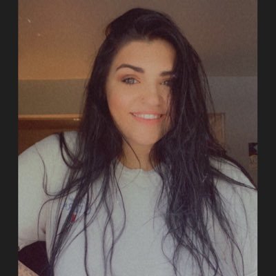 Profile Picture of Rosalind Clark (@RoziBabyy) on Twitter