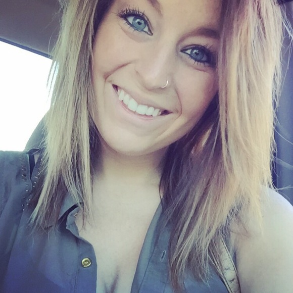 Profile Picture of Autumn Schmidt (@aschmidt33) on Poshmark