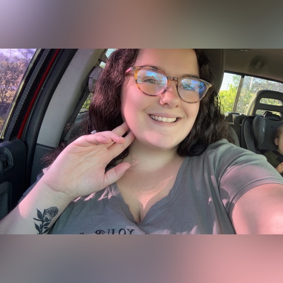 Profile Picture of Sarah Imhoff (@sarahimhoff2000) on Poshmark