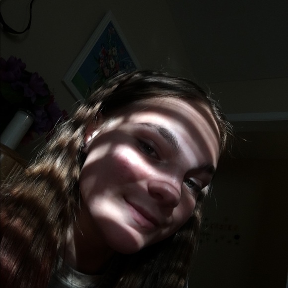 Profile Picture of Hannah Lucas (@hmathis06) on Poshmark