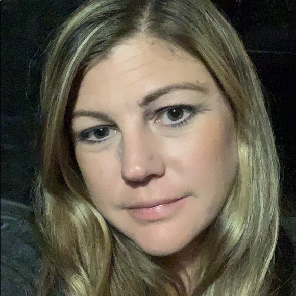 Profile Picture of Melissa Reisbeck (@m_reisbeck) on Poshmark