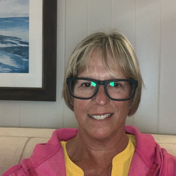 Profile Picture of Stephanie Pelcher (@spelcher) on Poshmark