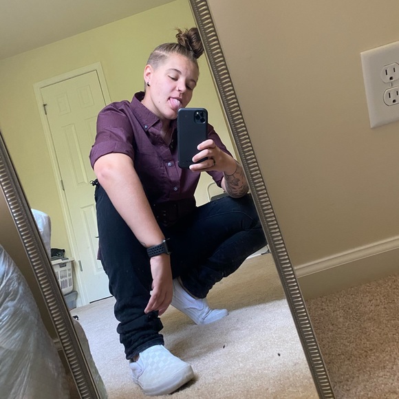 Profile Picture of Kaelynn Abbott (@kae3498) on Poshmark