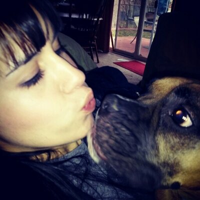 Profile Picture of Lori Waldron (@lovelylor2486) on Twitter