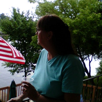 Profile Picture of Lorelei Bell (@loreleibell) on Twitter